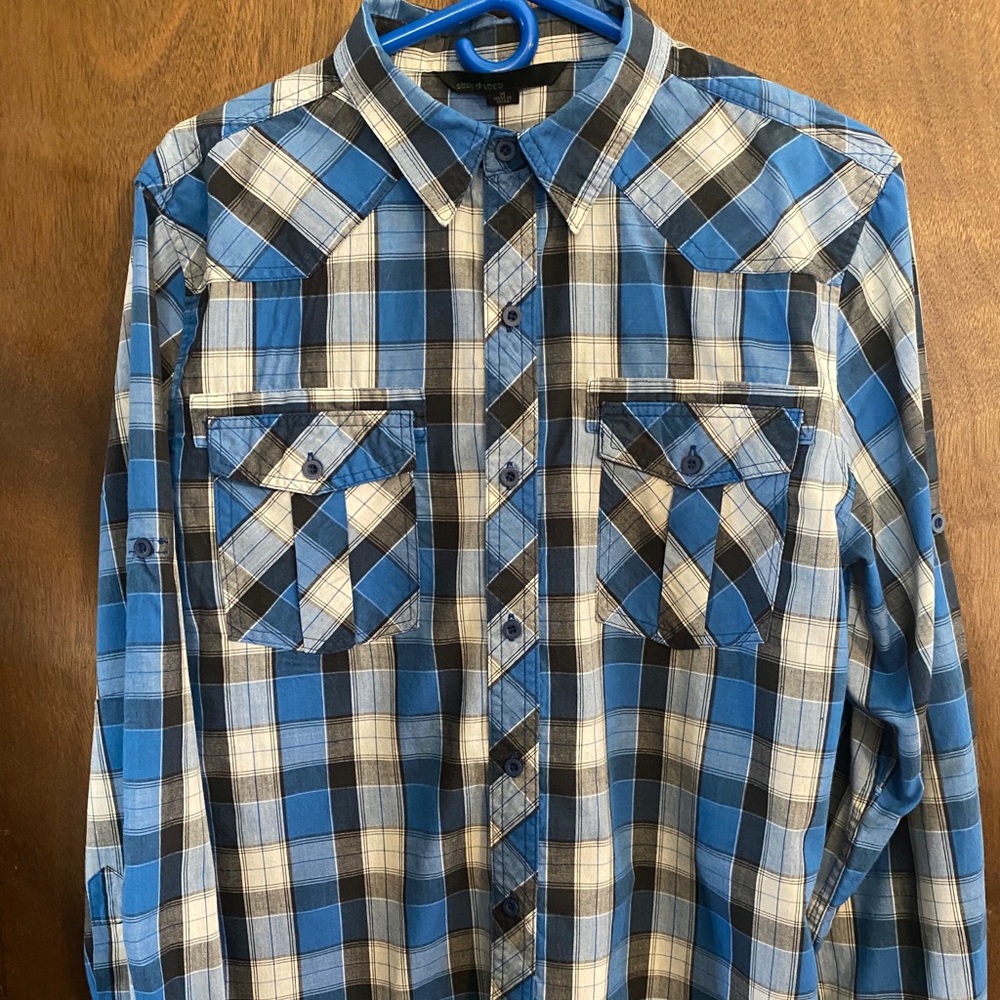 EUC straightFaded Men’s Plaid Button-down